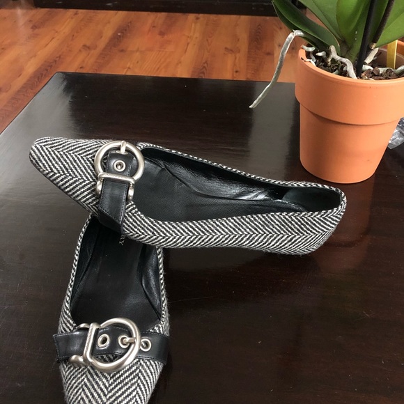 Clearance SALE! Burberry signature buckle. - Picture 7 of 12